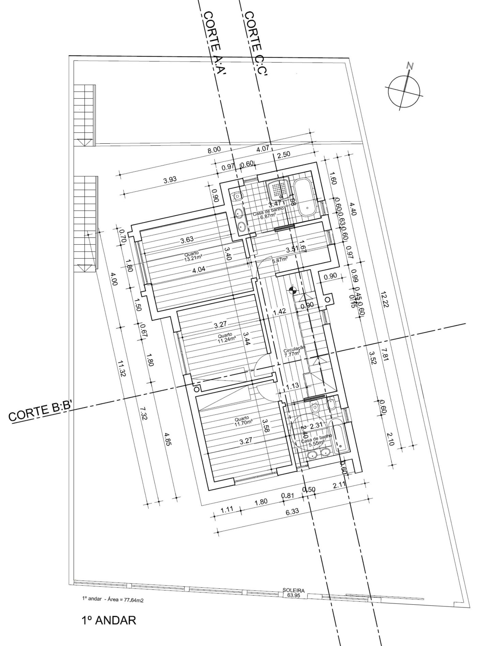 Moradia em declive. Projeto de Arquitetura. Planta do 1.º Andar.